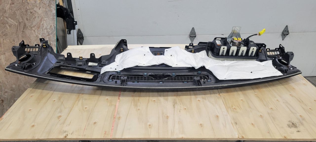 2020 SIERDEN15 UPPER DASH PANEL BLACK WITH RH BAG 31599 - image 7