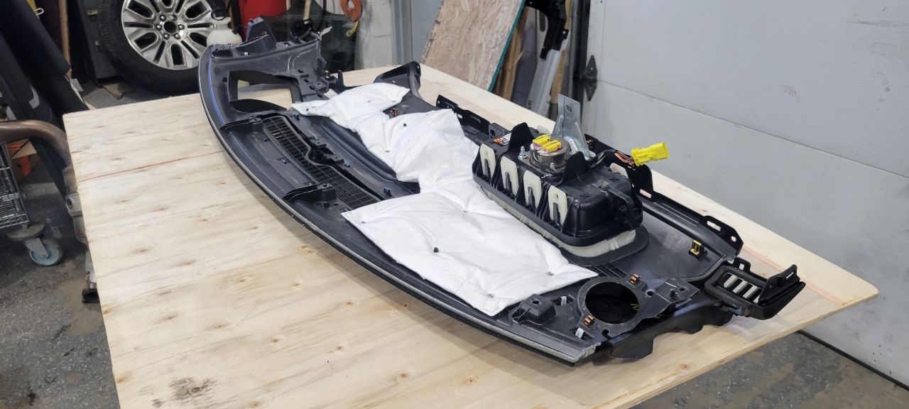 2020 SIERDEN15 UPPER DASH PANEL BLACK WITH RH BAG 31599 - image 8