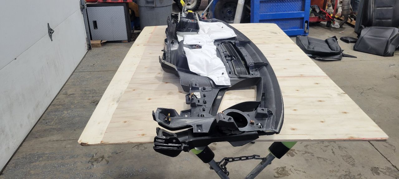 2020 SIERDEN15 UPPER DASH PANEL BLACK WITH RH BAG 31599 - image 11