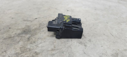 2020 SILVRDO15 TAIL GATE COURTESY LAMP 84400186 31606 - image 3