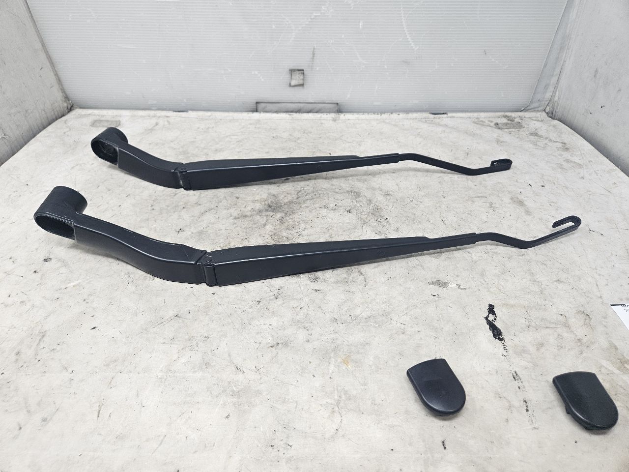 2021 CAMARO WINDSHIELD WIPER ARMS PAIR LH RH 31621 - image 1