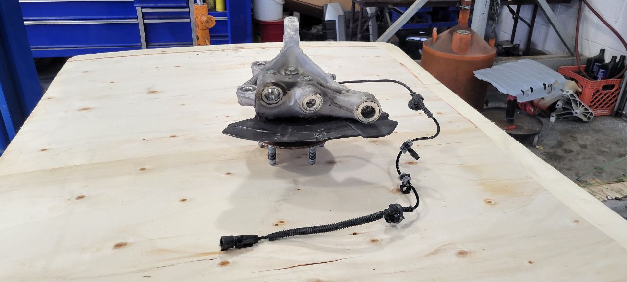 2021 CAMARO LH DRIVER FRONT SPINDLE W/HUB 10K 31625 - image 8