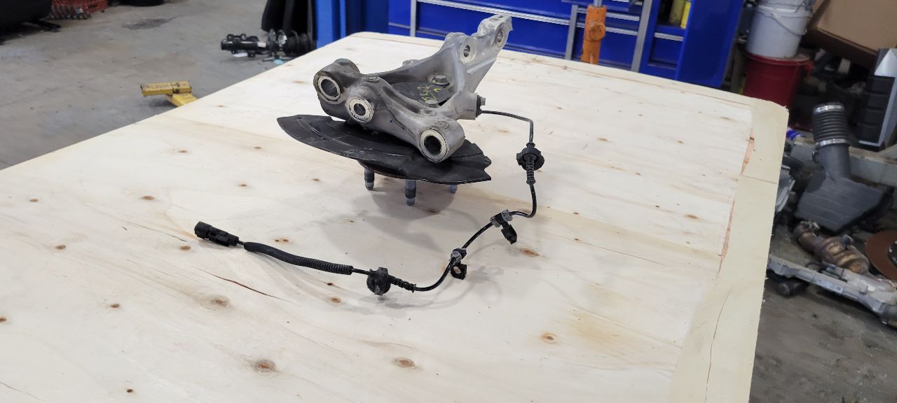 2021 CAMARO LH DRIVER FRONT SPINDLE W/HUB 10K 31625 - image 9
