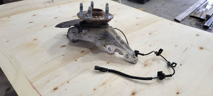 2021 CAMARO LH DRIVER FRONT SPINDLE W/HUB 10K 31625 - image 1