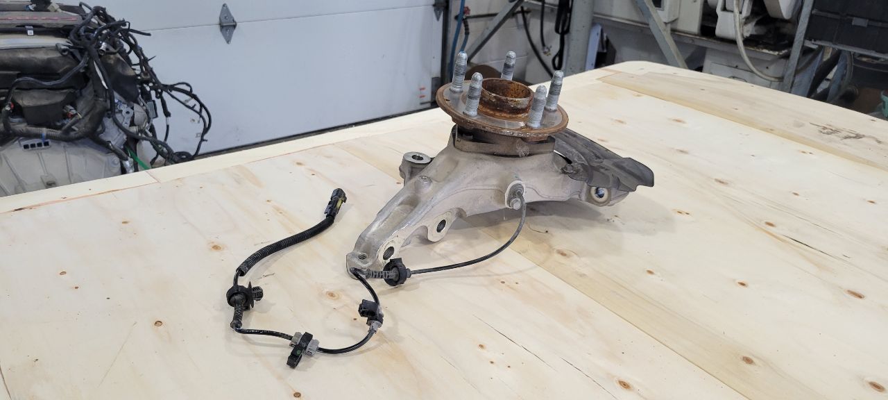 2021 CAMARO LH DRIVER FRONT SPINDLE W/HUB 10K 31625 - image 12