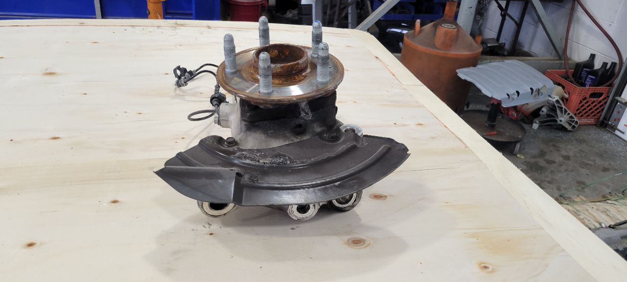 2021 CAMARO LH DRIVER FRONT SPINDLE W/HUB 10K 31625 - image 15