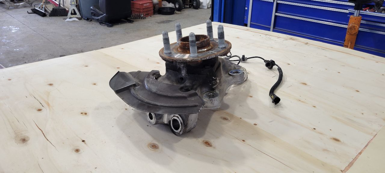 2021 CAMARO LH DRIVER FRONT SPINDLE W/HUB 10K 31625 - image 16