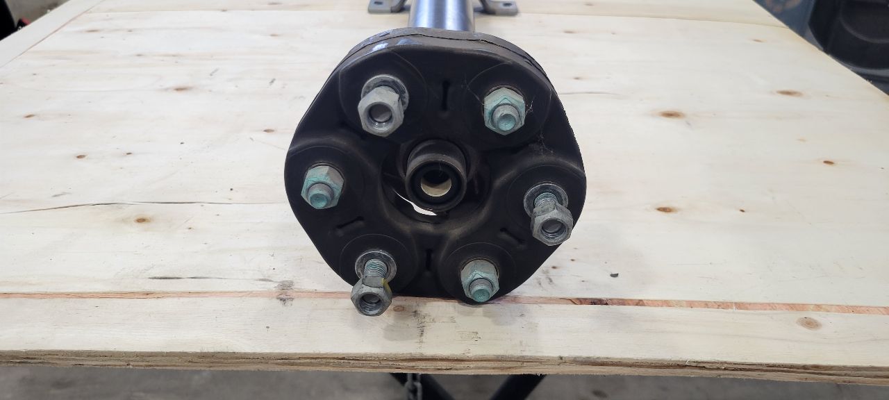 2021 CAMARO REAR DRIVESHAFT SS 6.2L MANUAL 31627 - image 9