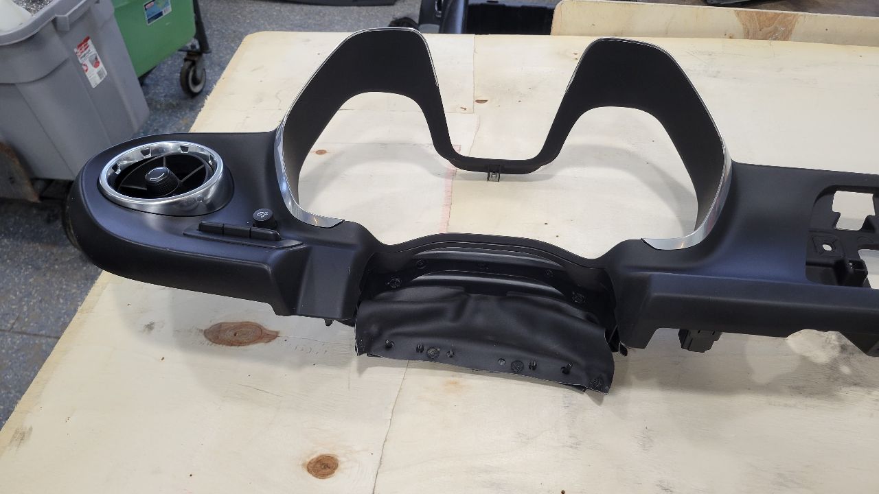 2021 CAMARO DASH CLUSTER RADIO BEZEL TRIM 31642 - image 4