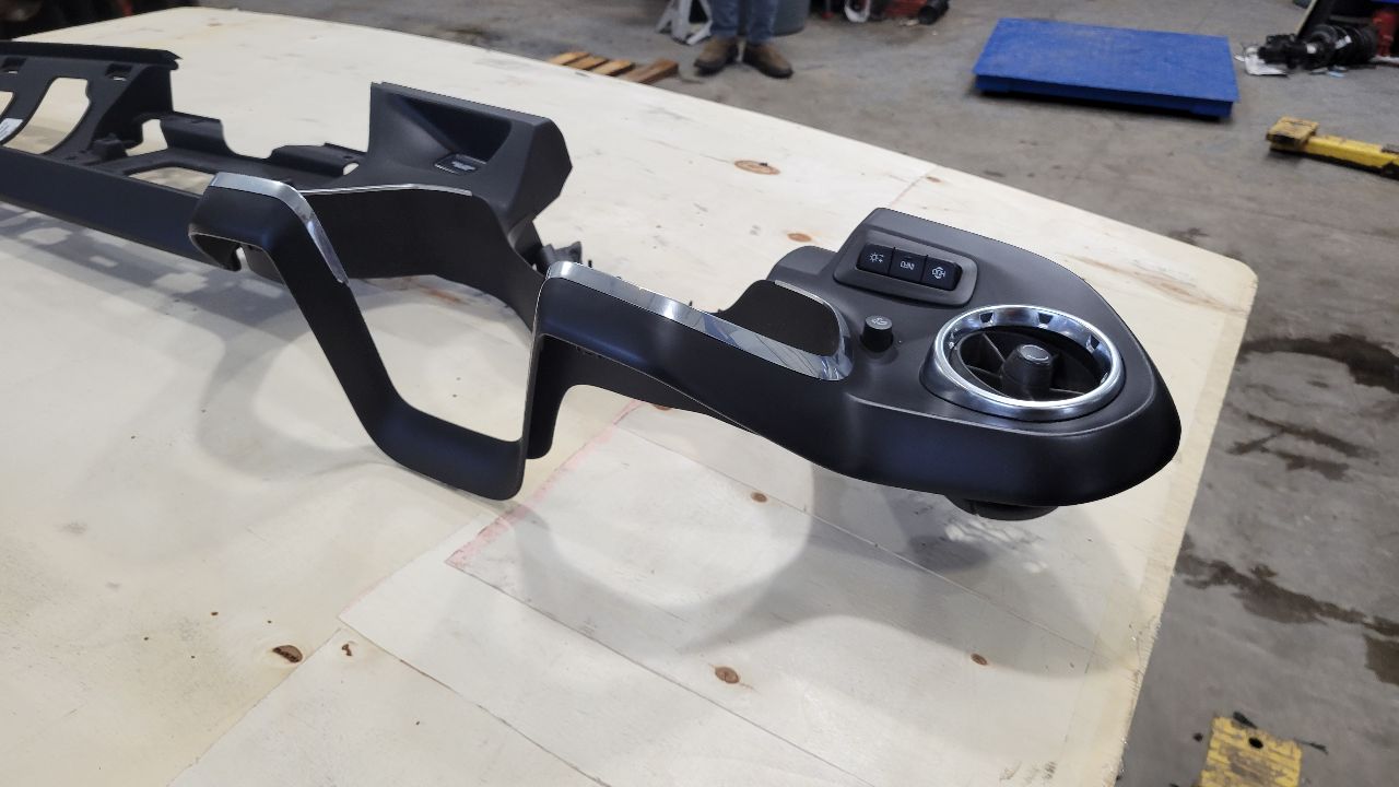 2021 CAMARO DASH CLUSTER RADIO BEZEL TRIM 31642 - image 7