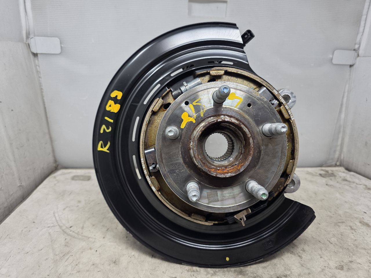 2021 CAMARO RH PASSENGER REAR SPINDLE SS 1LE 10K 31701 - image 1