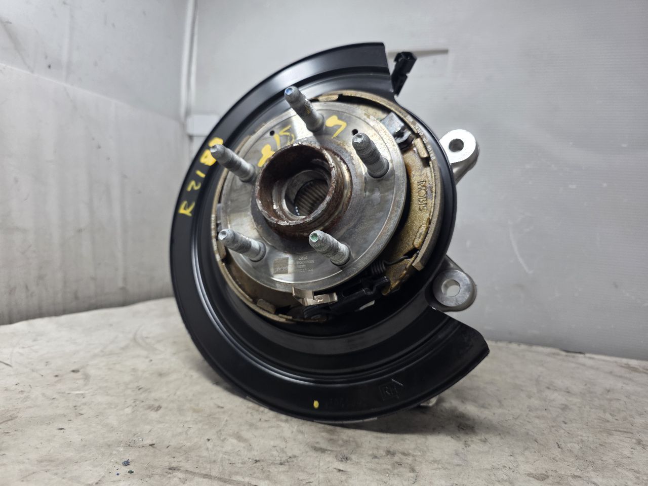 2021 CAMARO RH PASSENGER REAR SPINDLE SS 1LE 10K 31701 - image 3