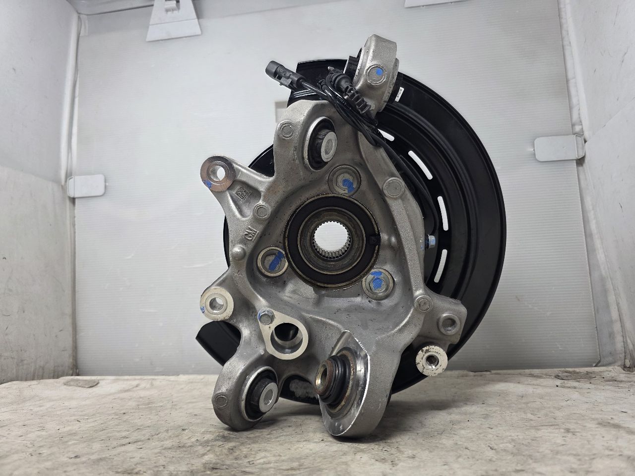 2021 CAMARO RH PASSENGER REAR SPINDLE SS 1LE 10K 31701 - image 7