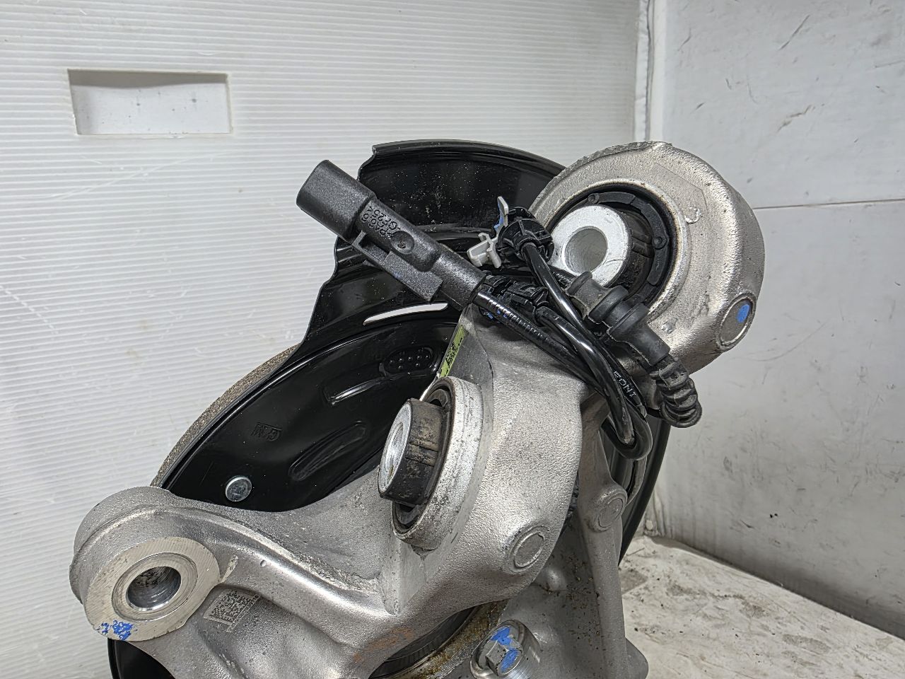 2021 CAMARO RH PASSENGER REAR SPINDLE SS 1LE 10K 31701 - image 9
