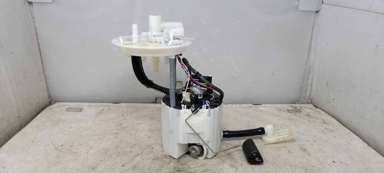 SS 1LE INTANK FUEL PUMP 10K MILES 31719 - image 1
