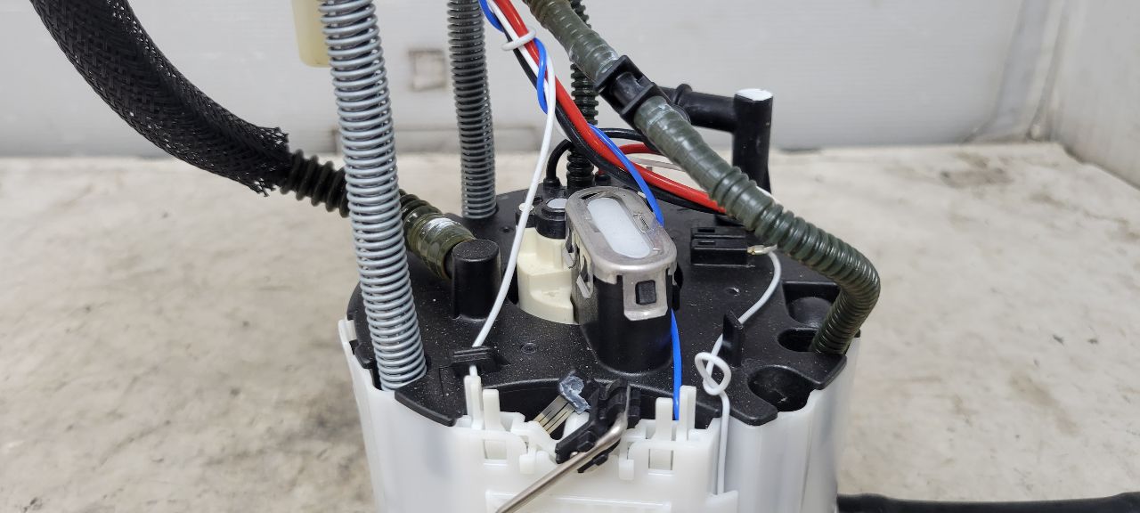 SS 1LE INTANK FUEL PUMP 10K MILES 31719 - image 10