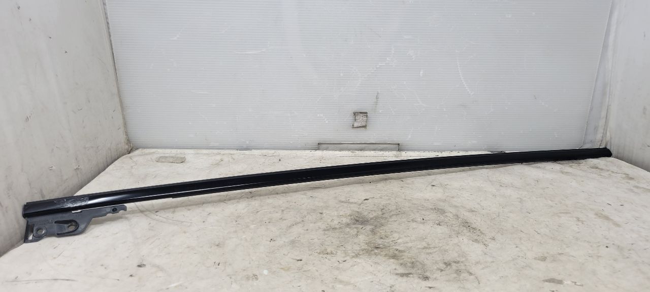 2023 SIERRA150 LH REAR DOOR UPPER REVEAL 85517675 31722 - image 1