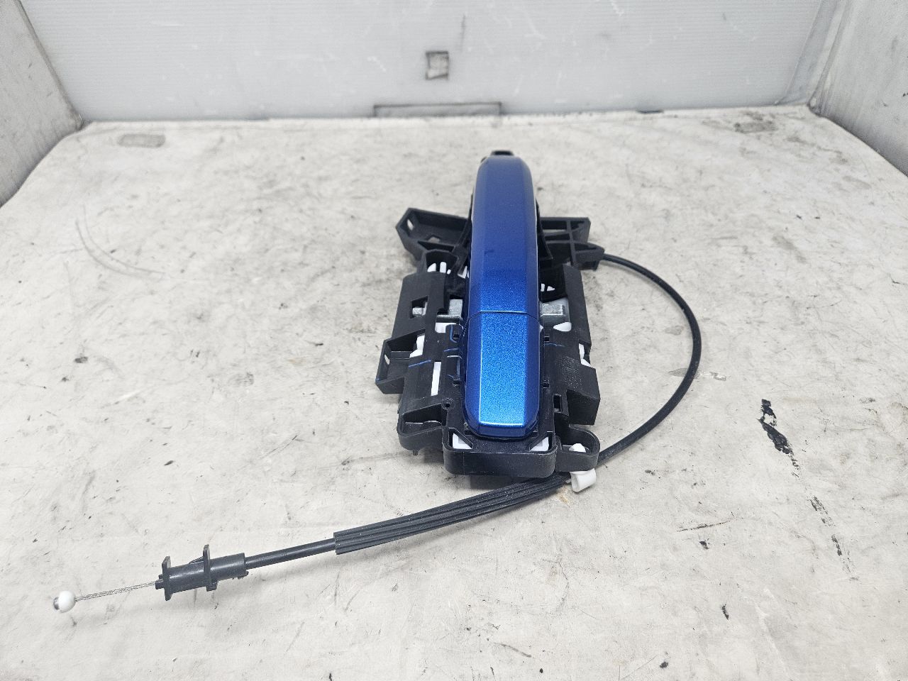 2023 SIERRA150 LH REAR DOOR HANDLE POW ZINGA BLUE 31725 - image 1