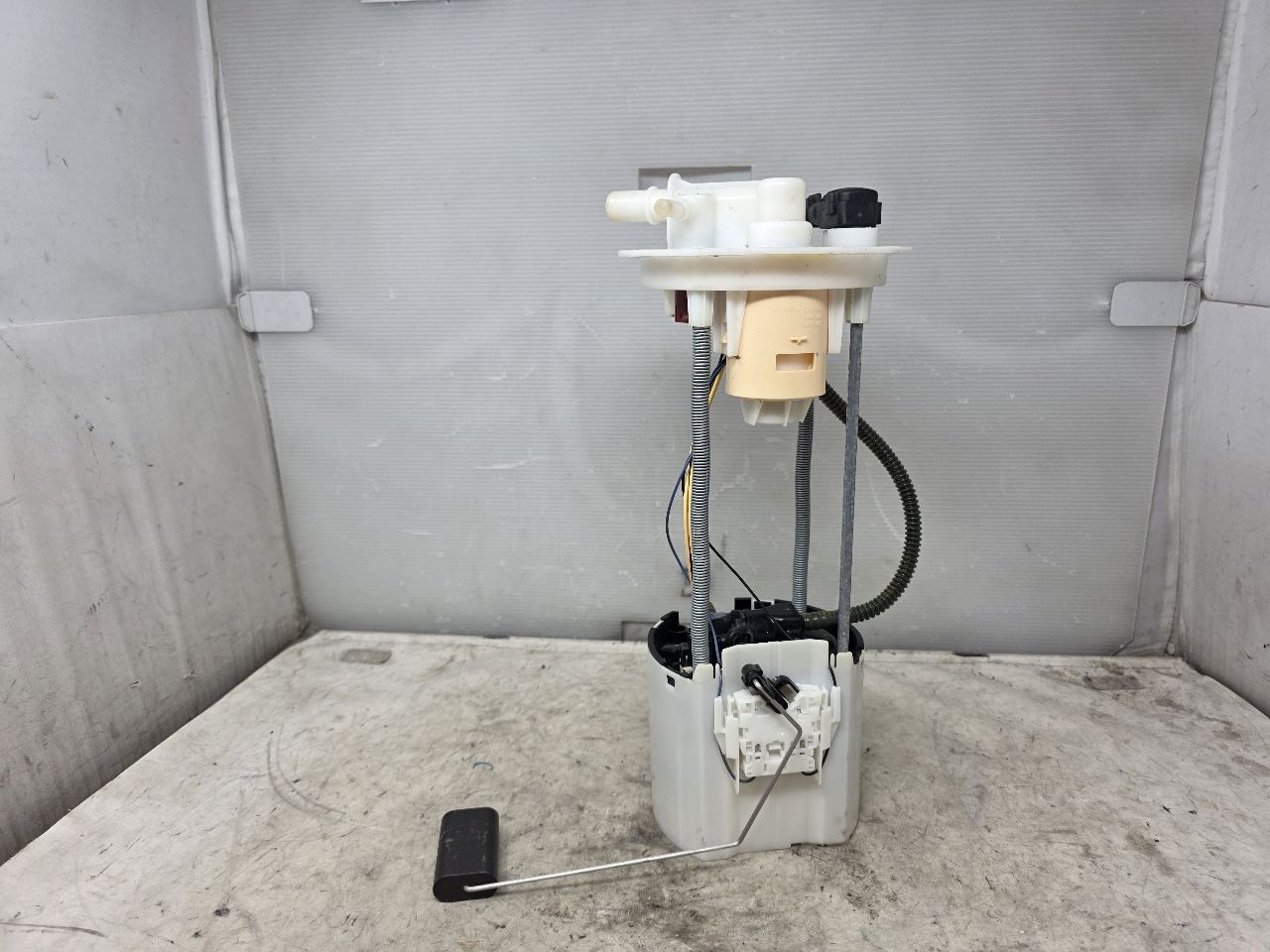 OEM FUEL PUMP 43K FJW 84715864 31735 - image 1