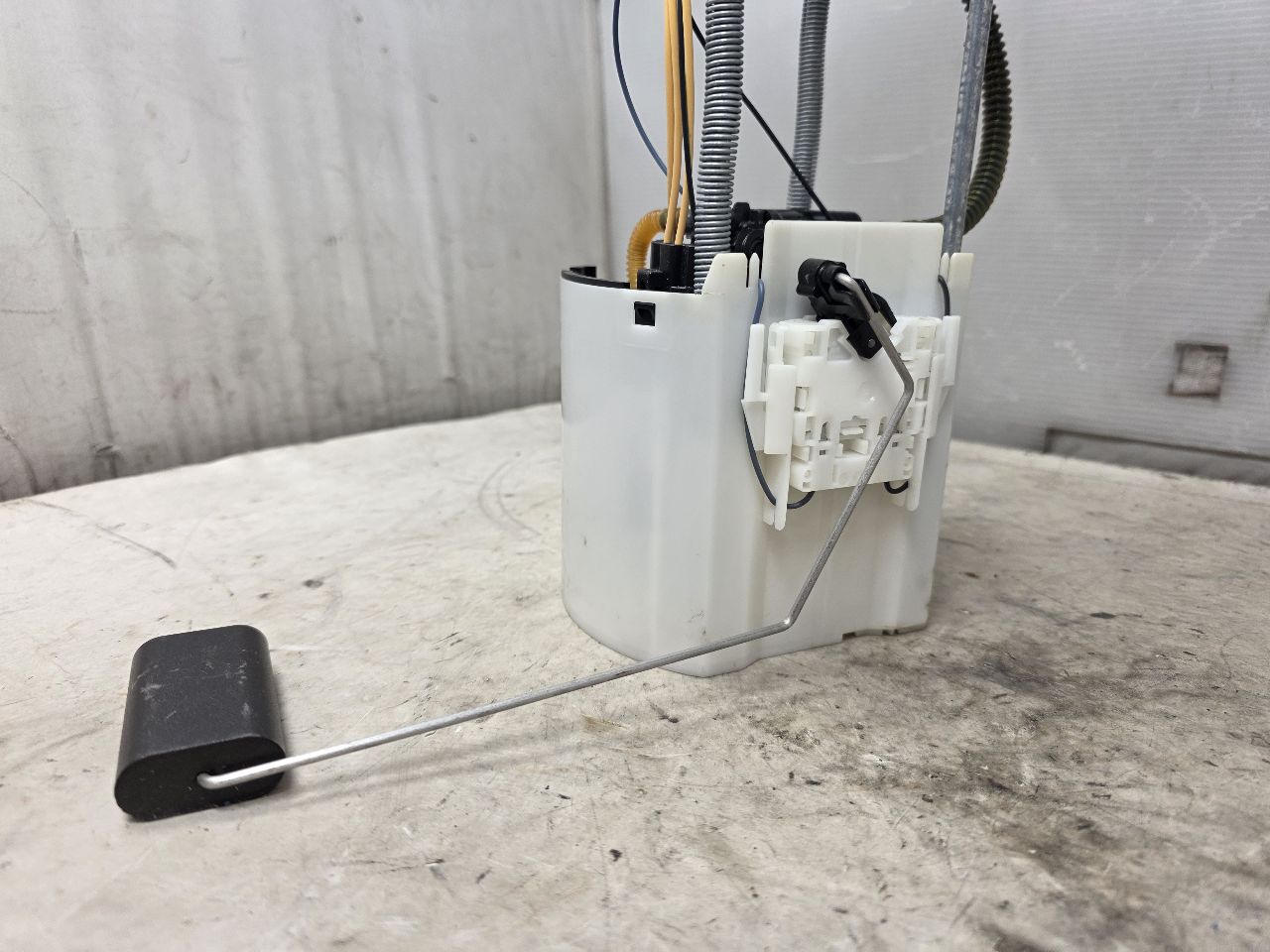 OEM FUEL PUMP 43K FJW 84715864 31735 - image 9
