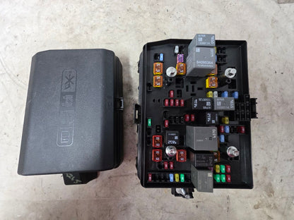 2024 SILVRDO15 ENGINE BAY FUSE BOX 87832673 31762 - image 1