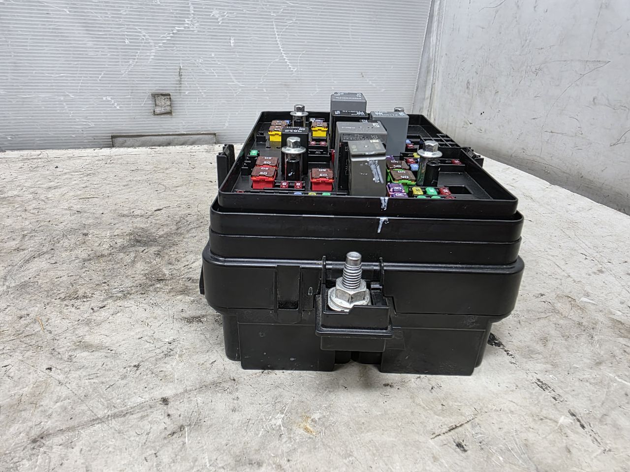 2024 SILVRDO15 ENGINE BAY FUSE BOX 87832673 31762 - image 3