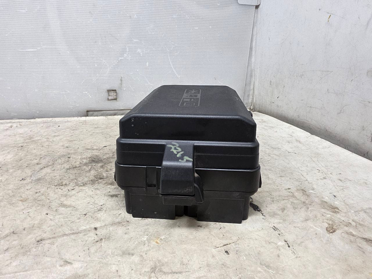 2024 SILVRDO15 ENGINE BAY FUSE BOX 87832673 31762 - image 4