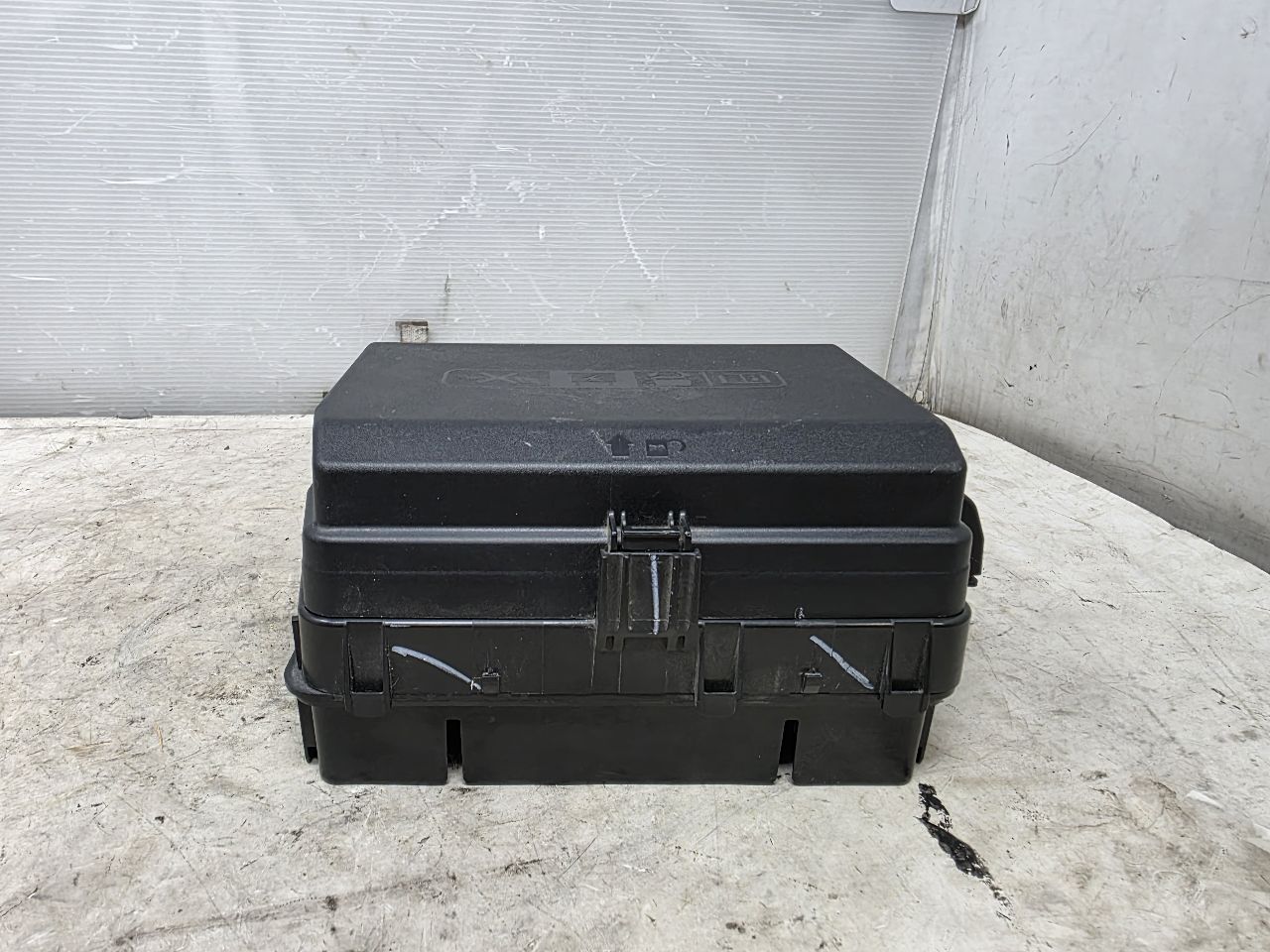 2024 SILVRDO15 ENGINE BAY FUSE BOX 87832673 31762 - image 5