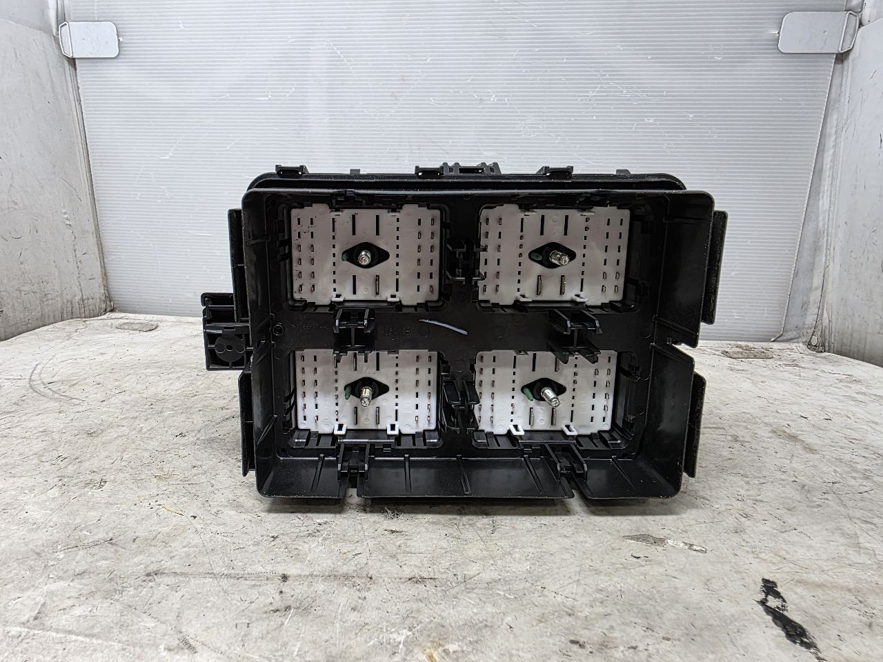 2024 SILVRDO15 ENGINE BAY FUSE BOX 87832673 31762 - image 9