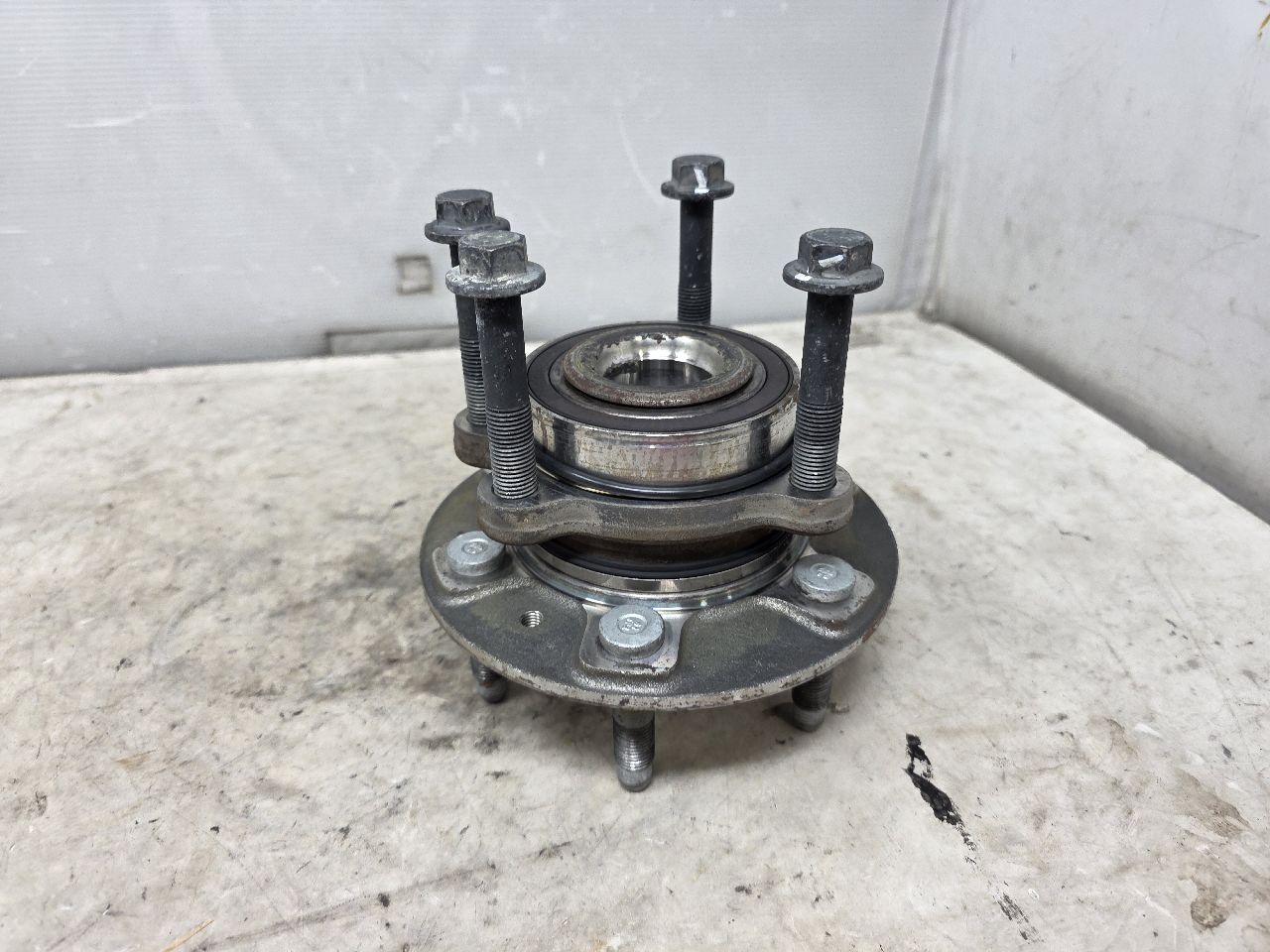 2024 SILVRDO15 OEM FRONT 4WD WHEEL HUB BEARING 46K 31770 - image 3