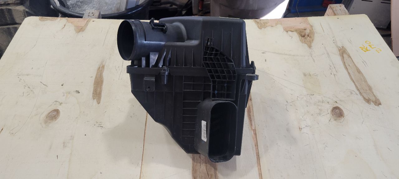 2024 SILVRDO15 OEM AIR INTAKE BOX FILTER HOUSING 31781 - image 1