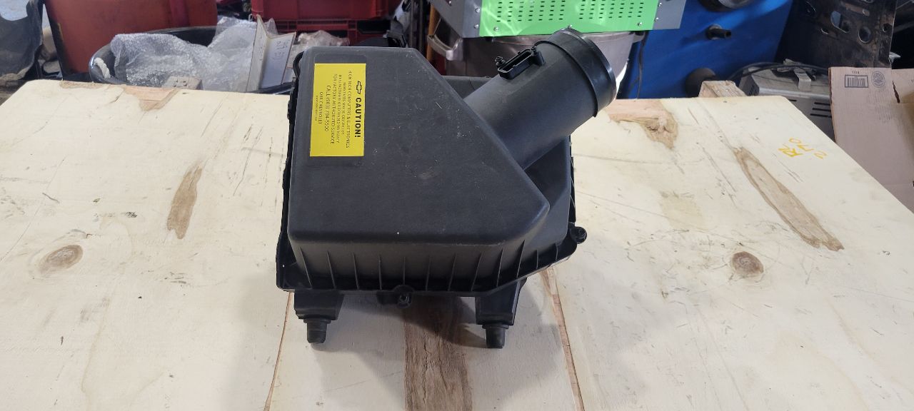 2024 SILVRDO15 OEM AIR INTAKE BOX FILTER HOUSING 31781 - image 3