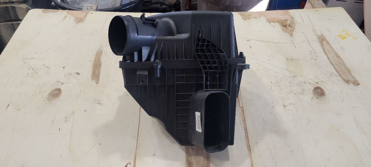 2024 SILVRDO15 OEM AIR INTAKE BOX FILTER HOUSING 31781 - image 5