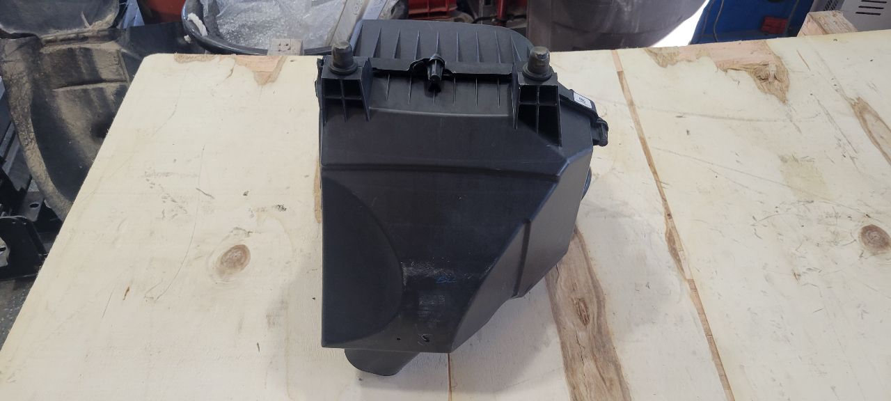 2024 SILVRDO15 OEM AIR INTAKE BOX FILTER HOUSING 31781 - image 7