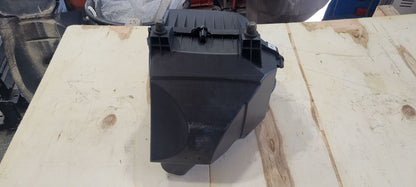 2024 SILVRDO15 OEM AIR INTAKE BOX FILTER HOUSING 31781 - image 7