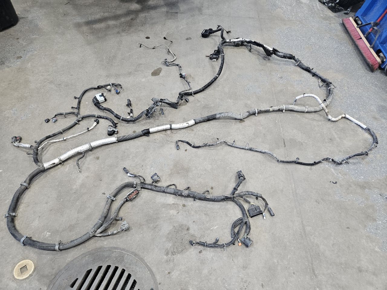 2024 SILVRDO15 ZR2 AT4X FRAME WIRE HARNESS 86582731 31786 - image 1