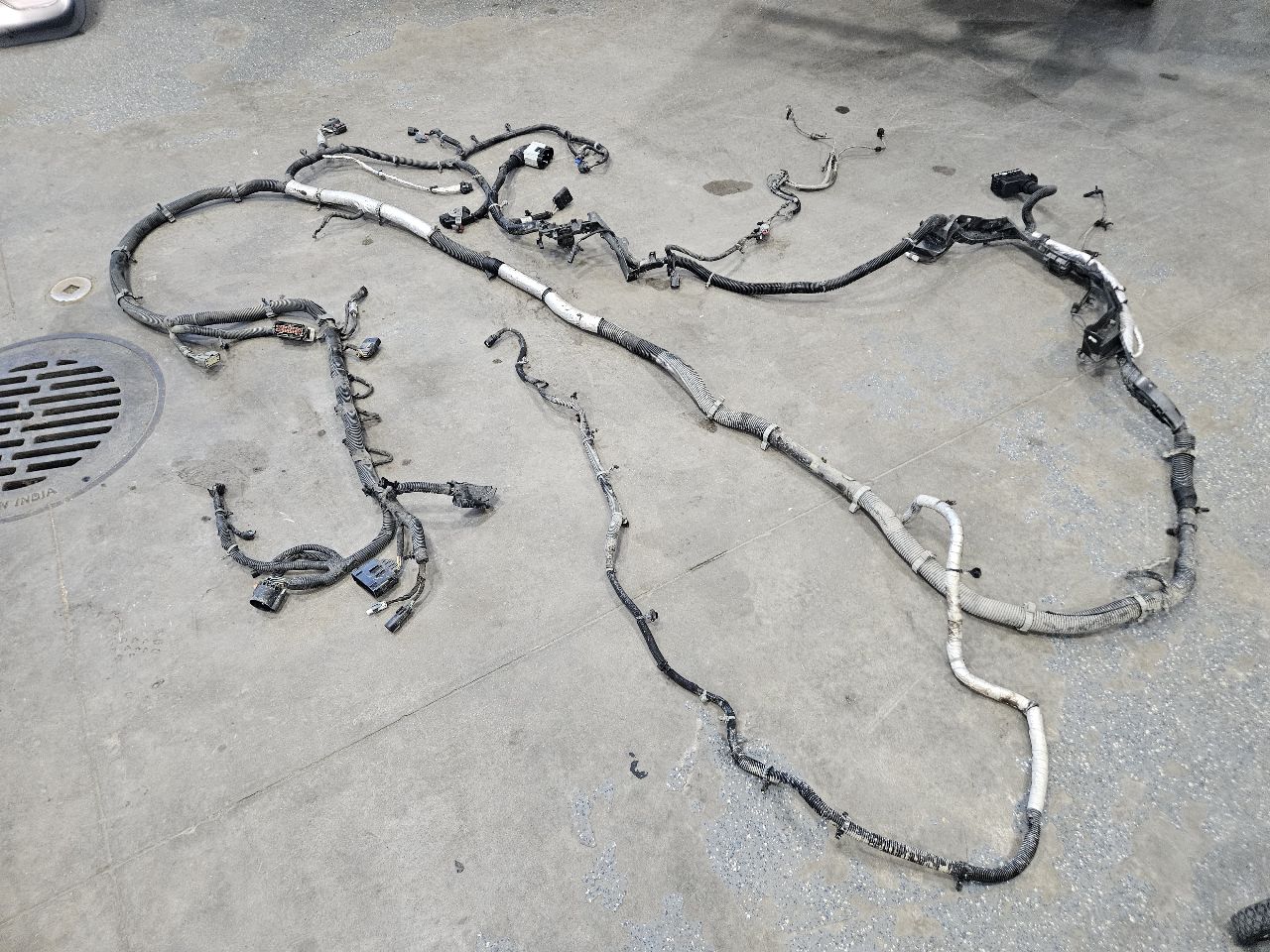 2024 SILVRDO15 ZR2 AT4X FRAME WIRE HARNESS 86582731 31786 - image 3