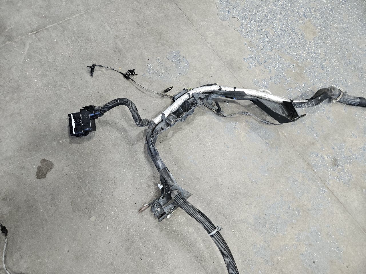 2024 SILVRDO15 ZR2 AT4X FRAME WIRE HARNESS 86582731 31786 - image 8