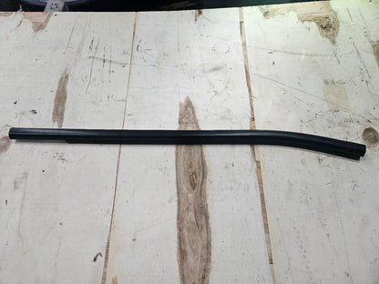 2024 SILVRDO15 RH REAR LOWER REVEAL MOLDING BLACK 31787 - image 4
