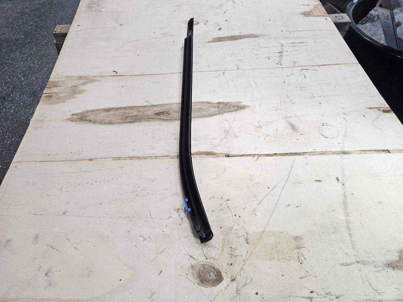 2024 SILVRDO15 RH REAR LOWER REVEAL MOLDING BLACK 31787 - image 5