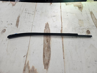 2024 SILVRDO15 RH REAR LOWER REVEAL MOLDING BLACK 31787 - image 7
