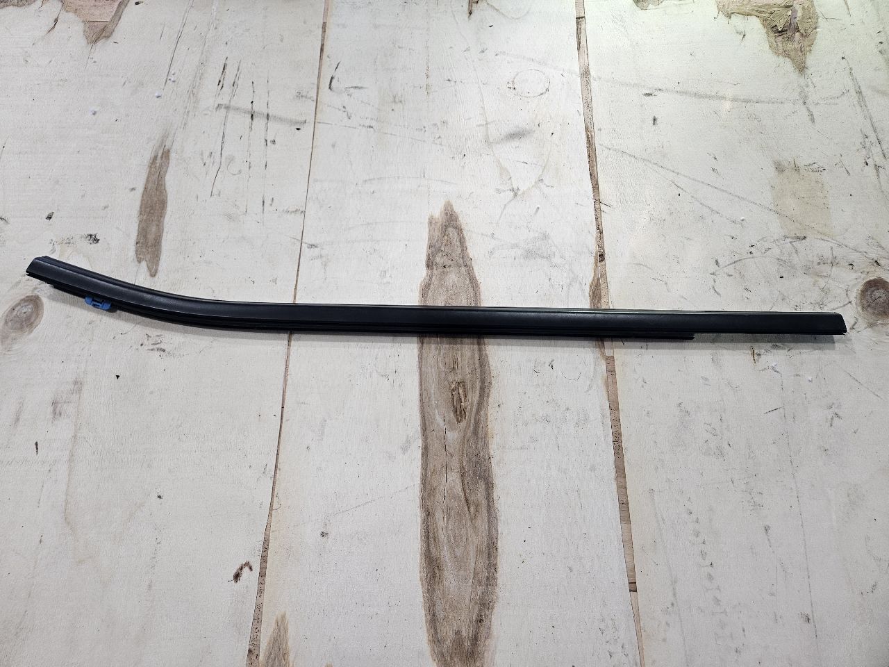 2024 SILVRDO15 RH REAR LOWER REVEAL MOLDING BLACK 31787 - image 9