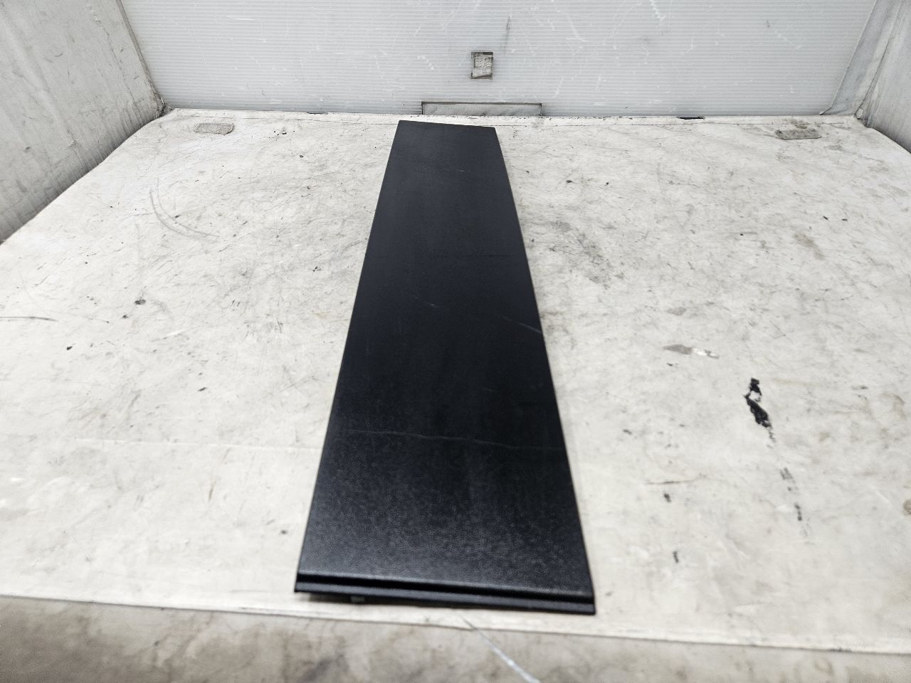 2024 SILVRDO15 RH REAR DOOR APPLIQUE TRIM 84945509 31788 - image 4