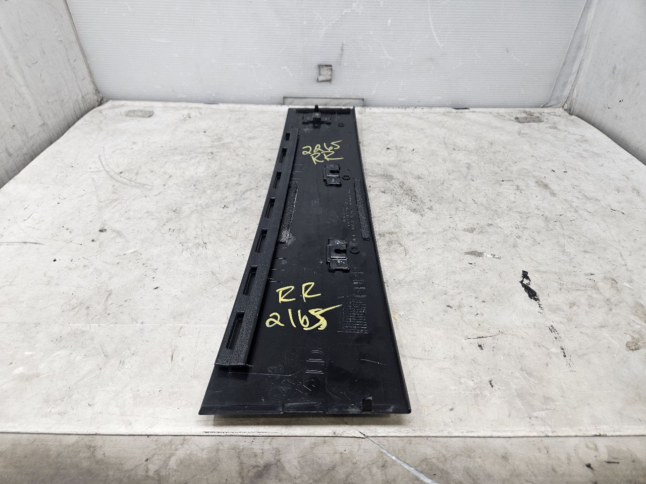 2024 SILVRDO15 RH REAR DOOR APPLIQUE TRIM 84945509 31788 - image 7