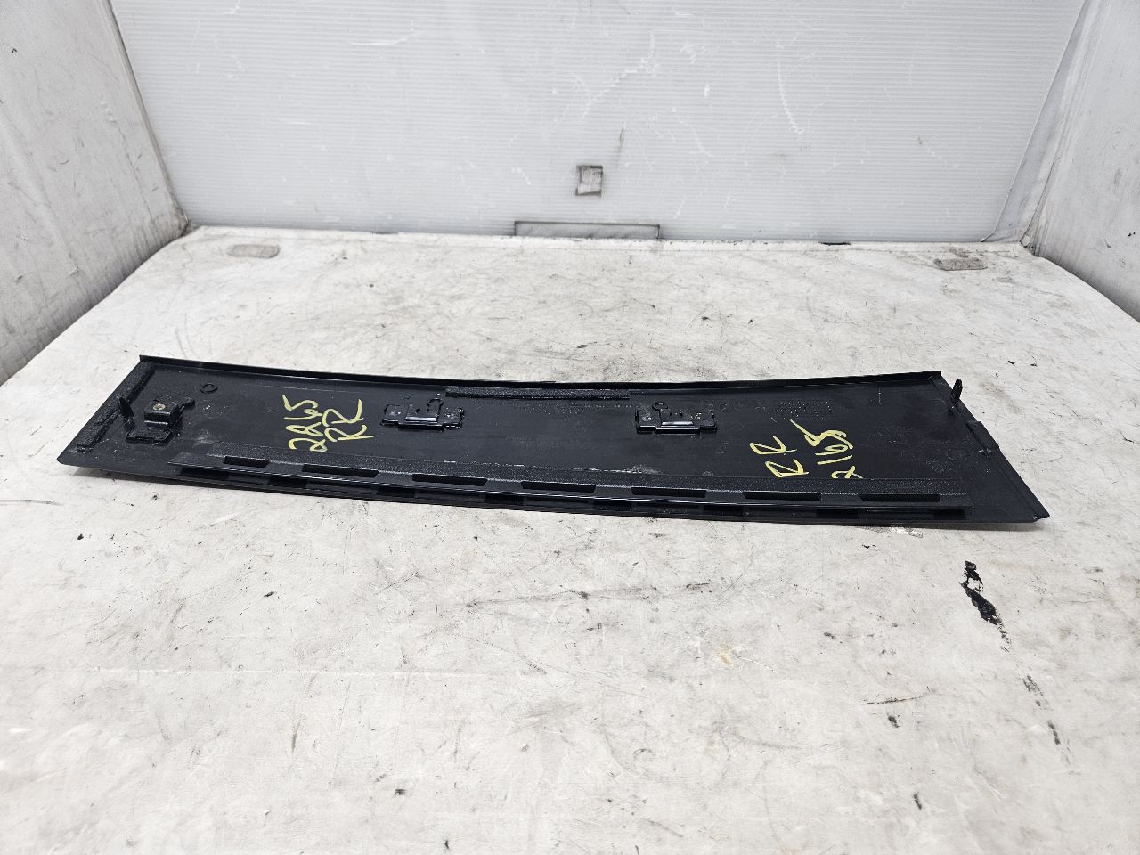 2024 SILVRDO15 RH REAR DOOR APPLIQUE TRIM 84945509 31788 - image 9