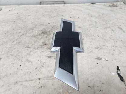 2024 SILVRDO15 OEM TAILGATE BOWTIE EMBLEM BLACK 31790 - image 3