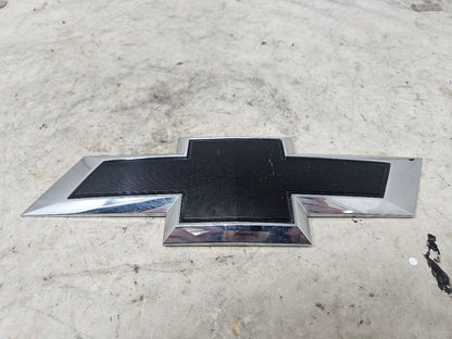 2024 SILVRDO15 OEM TAILGATE BOWTIE EMBLEM BLACK 31790 - image 4