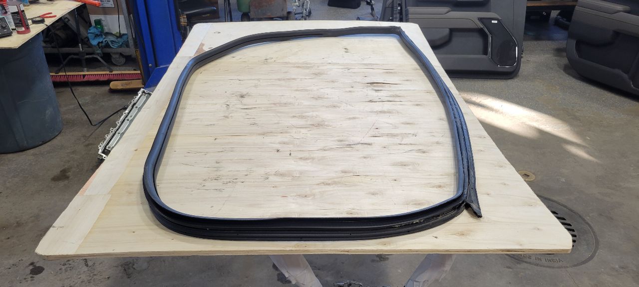 2021 CAMARO DRIVER LH DOOR WEATHERSTRIPPING 31795 - image 8