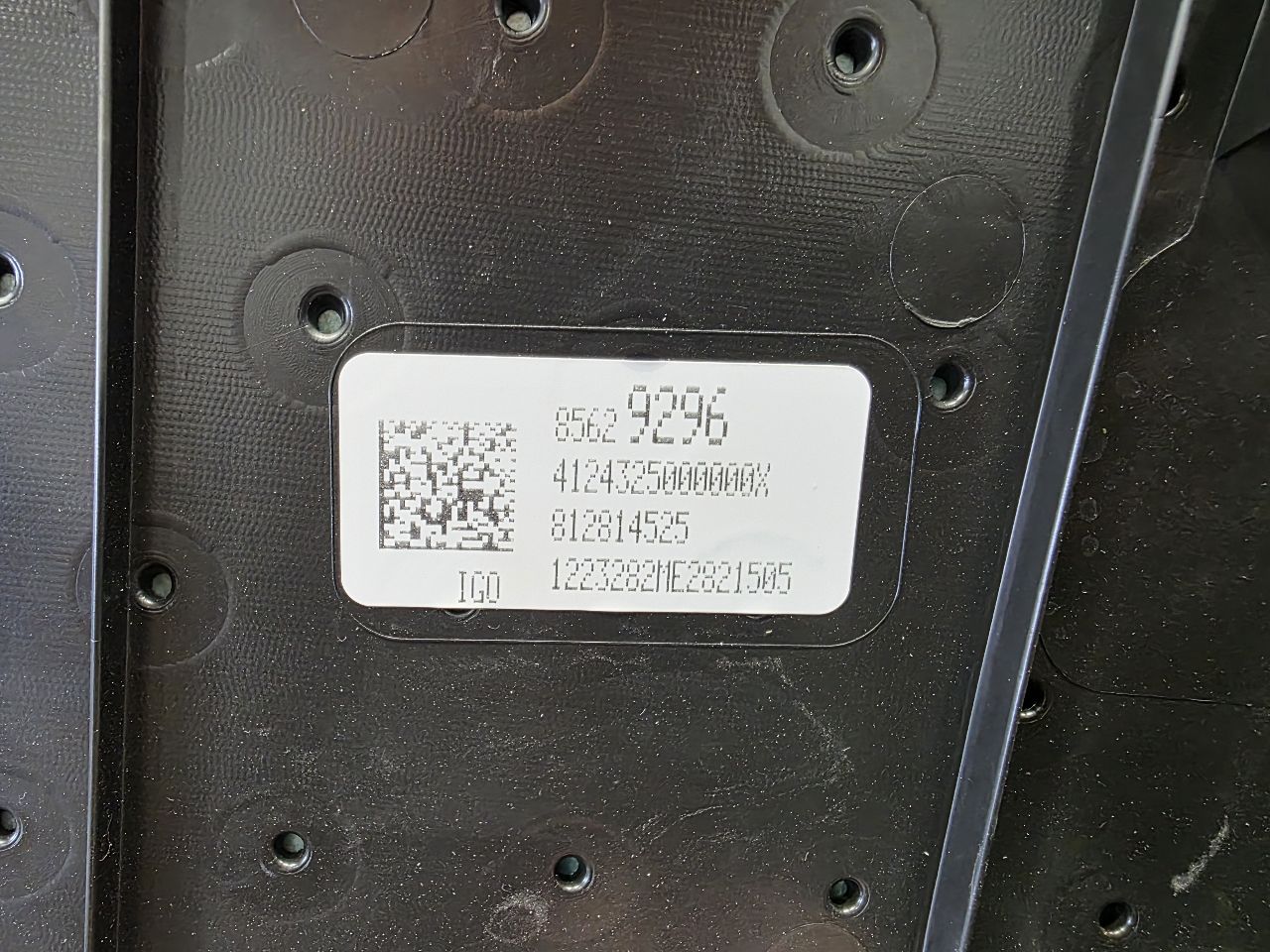 2024 SILVRDO15 UPPER DASH TRIM ZR2 YELLOW STITCHING 31799 - image 10