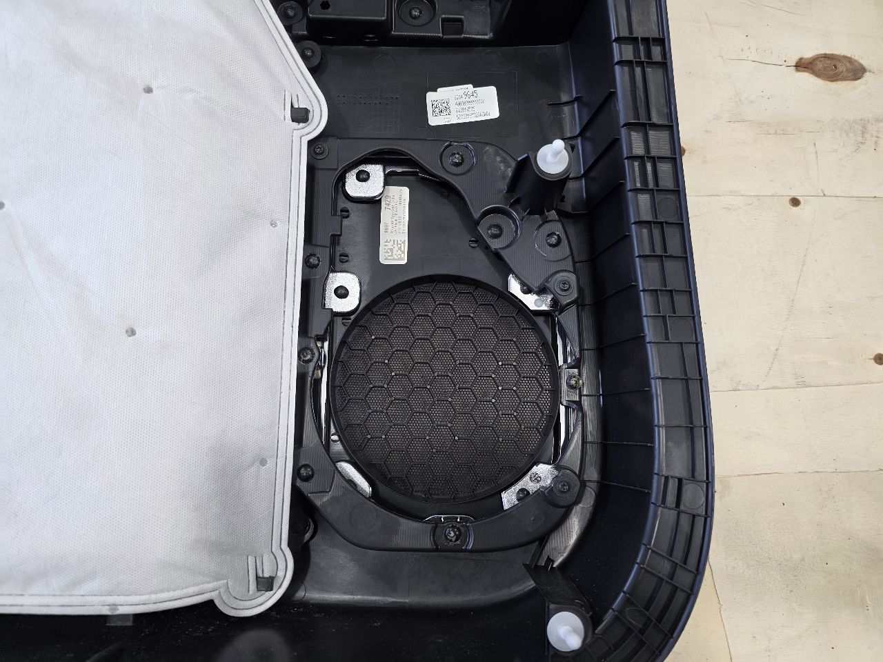 2024 SILVRDO15 ZR2 RH REAR CREW CAB DOOR PANEL TRIM 31805 - image 9